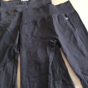 Two pack of Forever 21 leggings